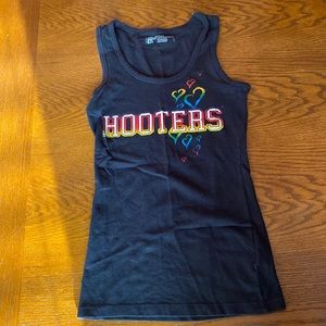 Hooters tank top